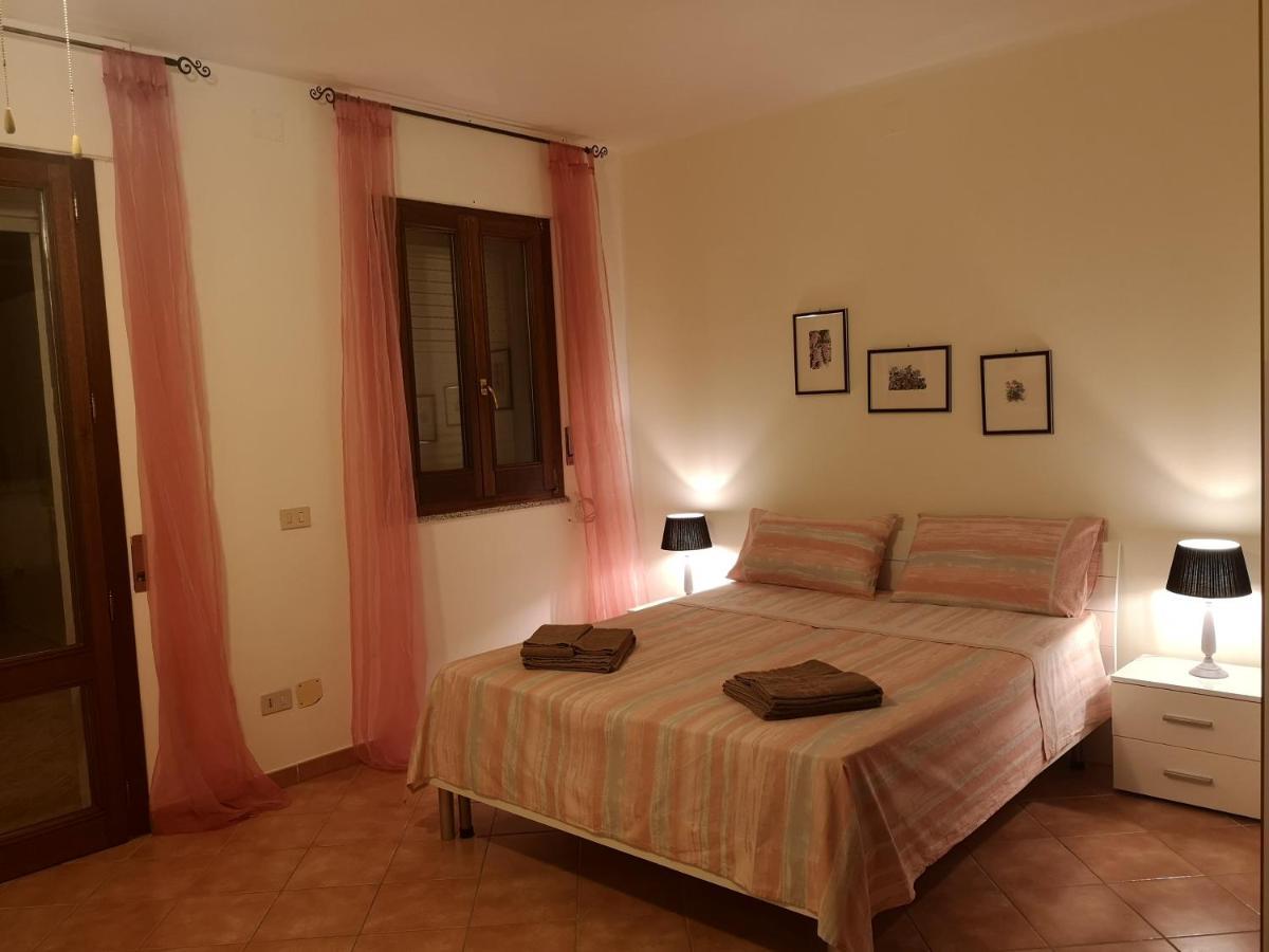 Andrea'S House Apartment Carbonia Luaran gambar